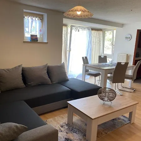 Studio-ferienhaus Mit Gartenumzaeunung Fuer Hunde * Zandt